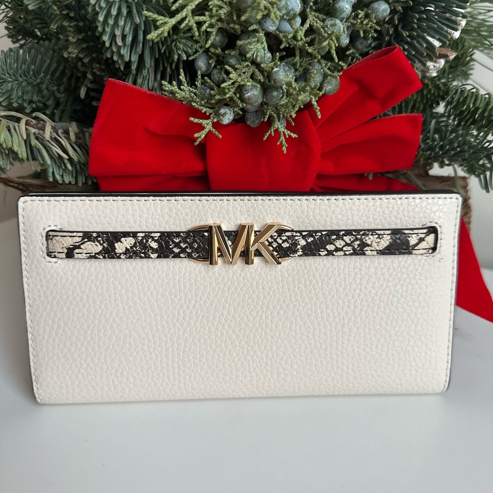 NWT Michael Kors Reed Large Snap Leather Wallet Natural Lite Cream